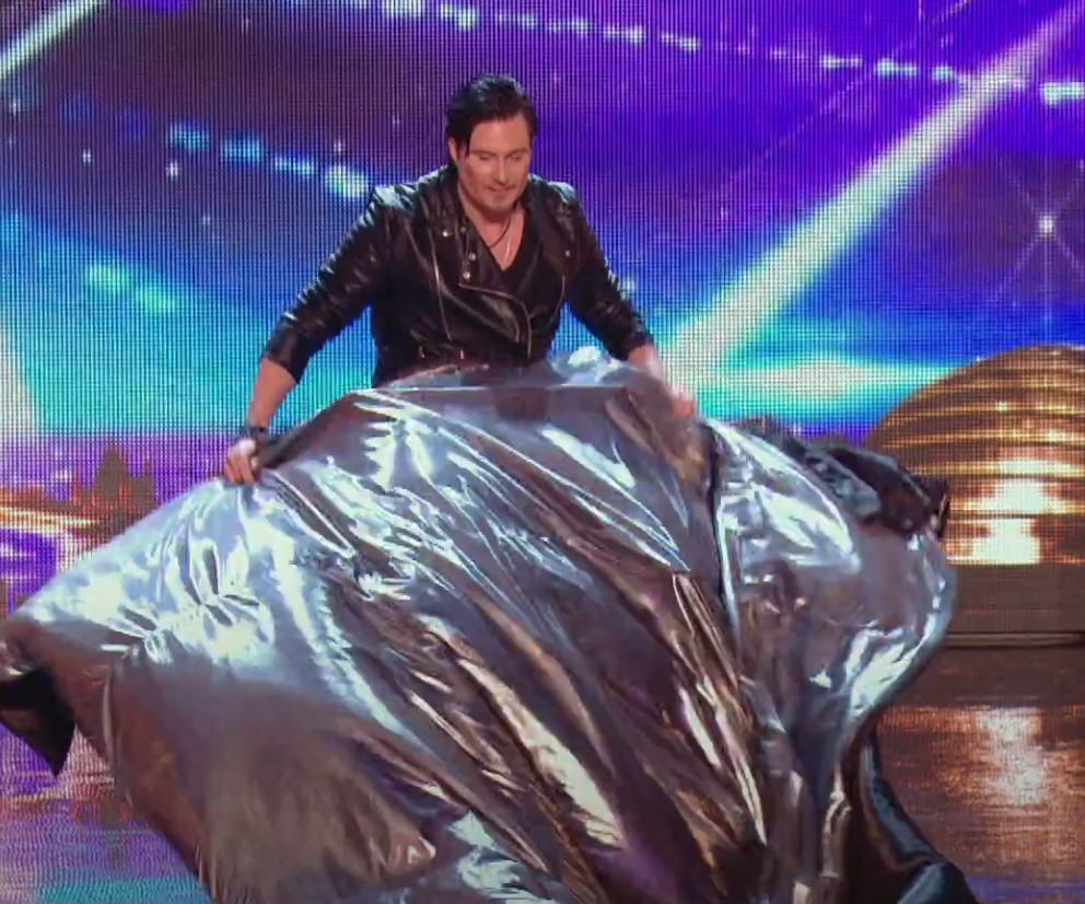 Illusionist Christian Farla wows the crowd!