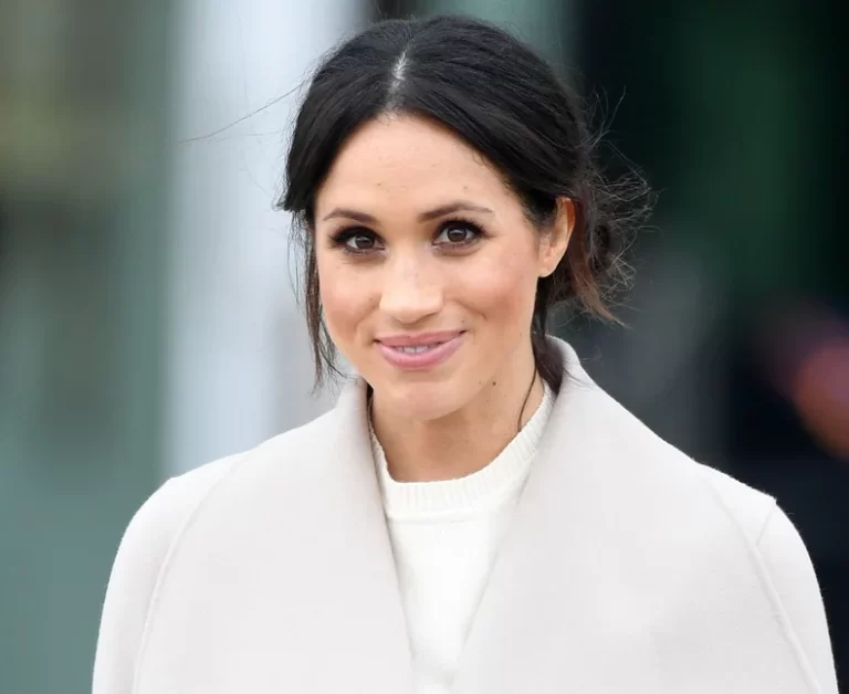 This is the Duchess? Kate wouldn’t do that. Markle posed bikini photos by the pool…