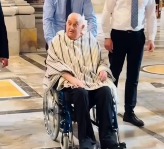 Pope Francis’ Final Appearance at 88 Leaves the World in Tears!: See the Photos and Video!