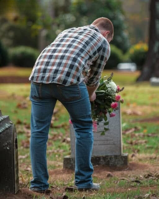 Each week, a stranger placed flowers on my husband’s grave. Then one day, I found out who it was—and I was completely shocked.