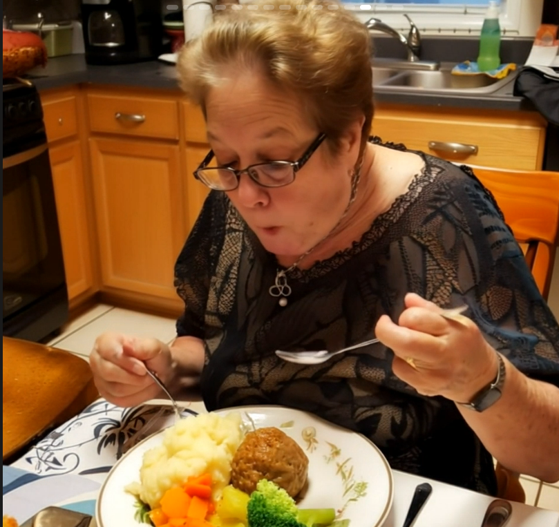 She Took My Dinner, Then Blamed Me Online — But the Internet Had My Back