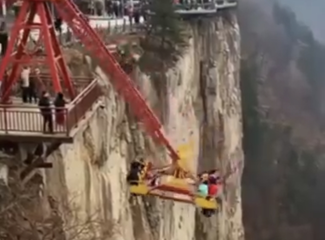 When The Earth Cracked Beneath Their Feet: The Canyon Collapse Tragedy
