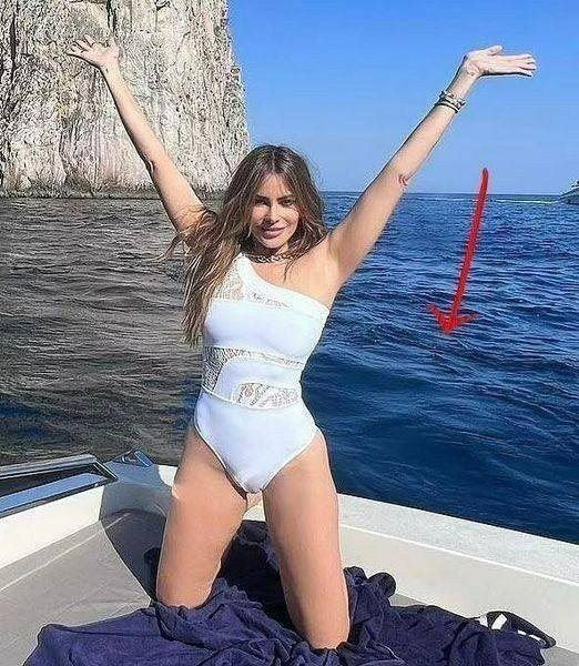 🌺 Sofia Vergara celebrates her 51st birthday in Italy, and fans discover an unsettling detail in her photos