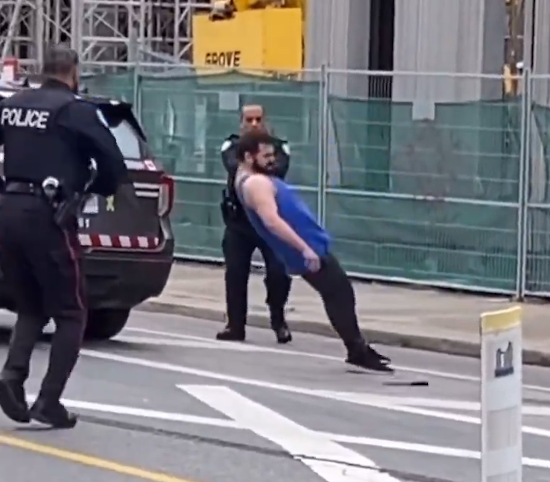 Toronto Police Tase Man Armed With Two Knives After Intense Standoff