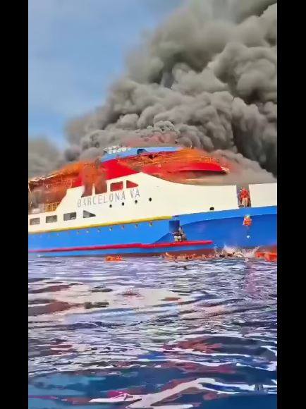 The ship carrying 280 passengers suddenly caught fire in the middle of the sea.
