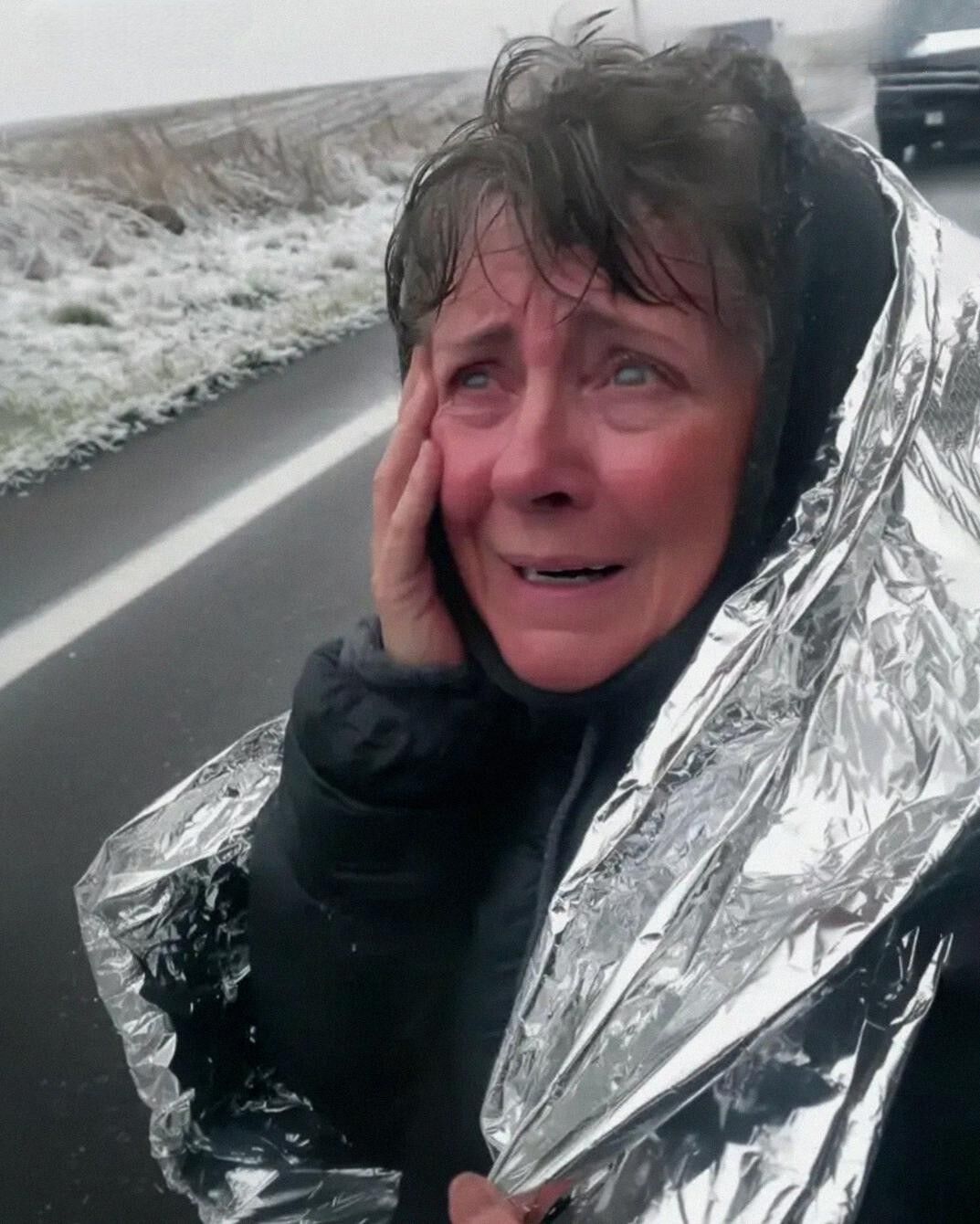 I Stopped to Help an Elderly Woman After Her Car Crashed – Two Days Later, My Whole Life Changed
