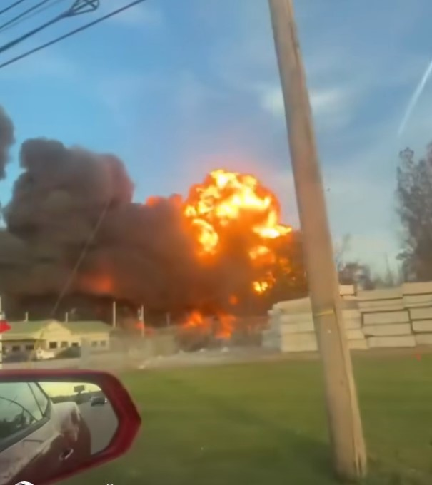 A UPS plane crashes near Louisville — police say multiple people are injured Check the first comment